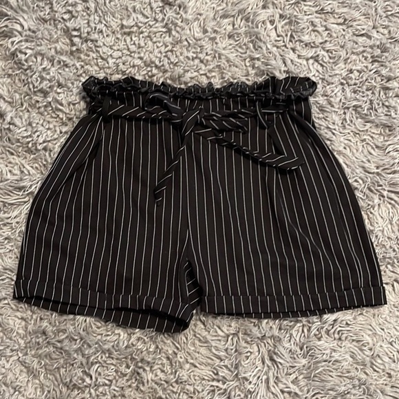 striped black and white women shorts with waist bow, size small, thick material - Picture 2 of 3
